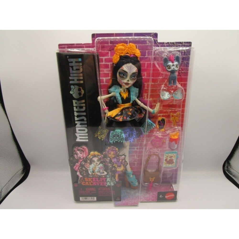 Monster High Skelita Calaveras Doll with Pet Candelita And Accessories Mattel